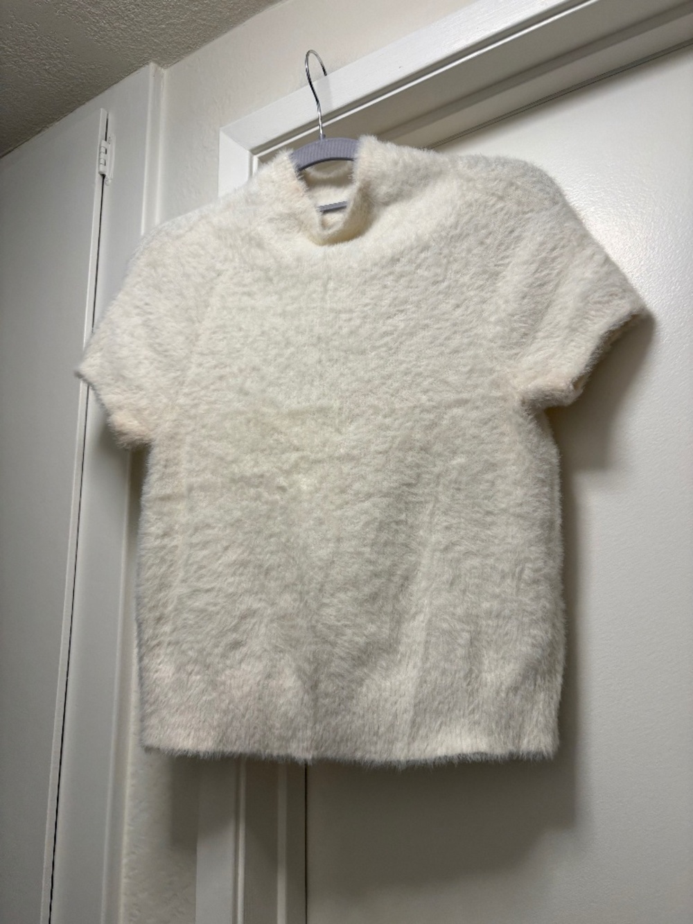 Maeve / Anthropologie soft and fuzzy keyhole sweater - size XS